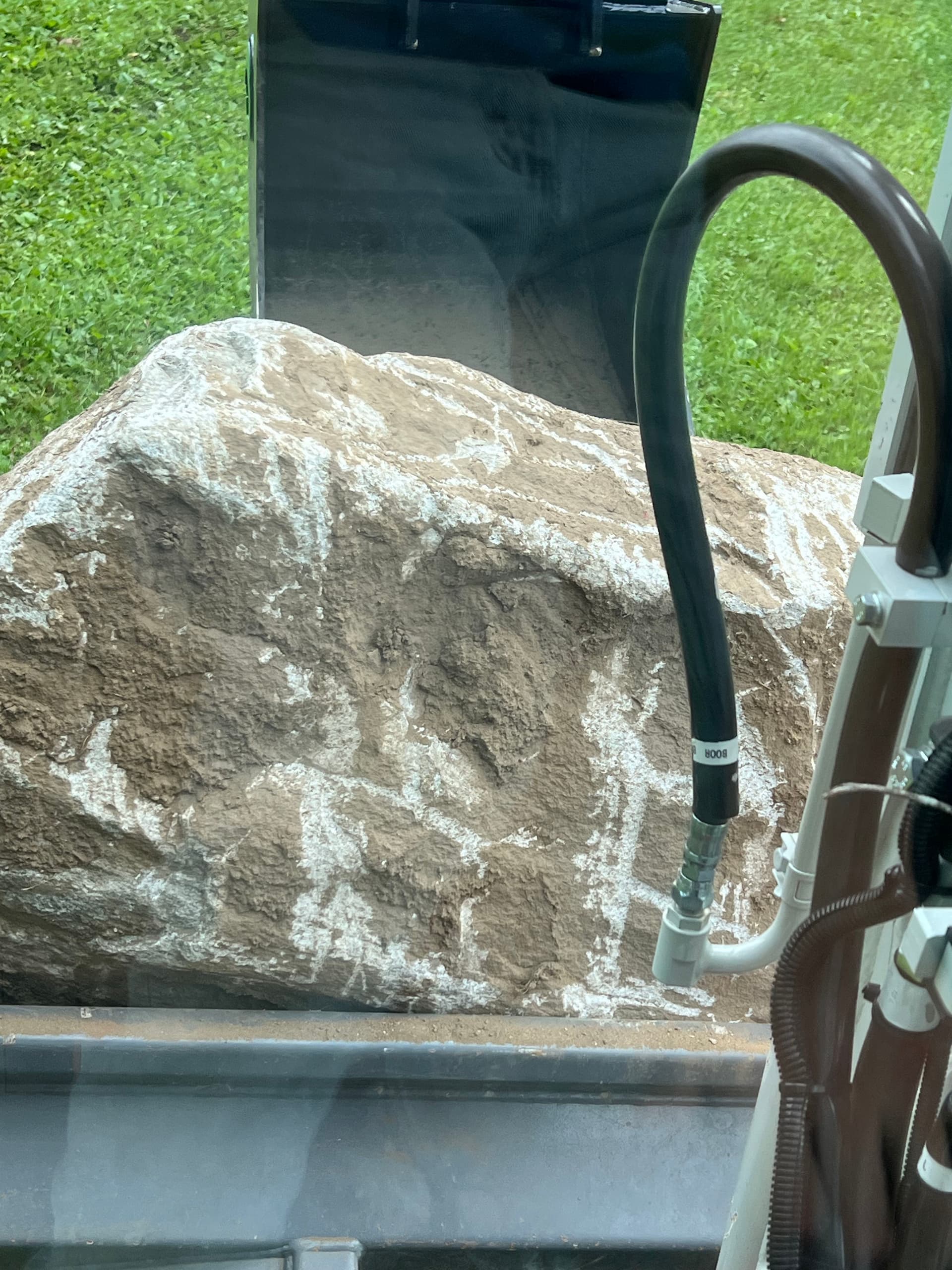 Gallery photos for Creating a Stunning Boulder Feature at Home: Image #1